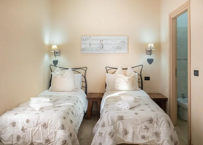 アッフィッタカーメレ ルナーマル ゲストハウス ラ・スペツィア