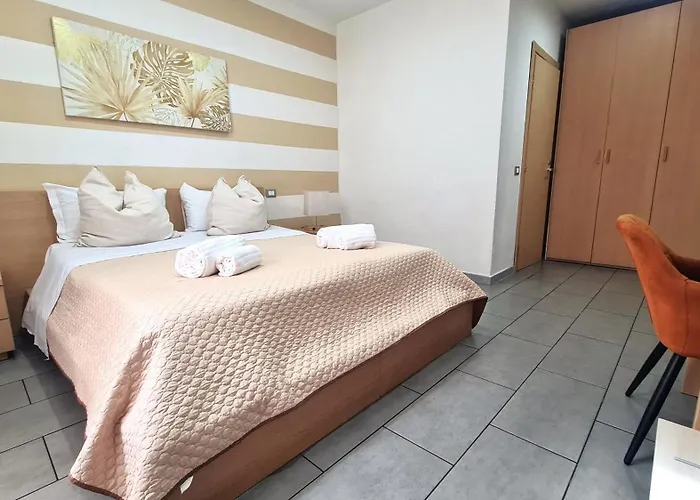 ゲストハウス アッフィッタカーメレ ルナーマル 4*