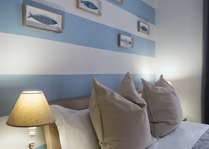 ゲストハウス アッフィッタカーメレ ルナーマル ラ・スペツィア