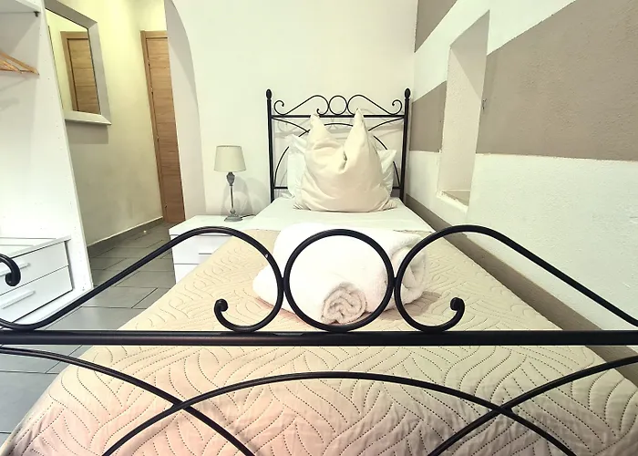 アッフィッタカーメレ ルナーマル ゲストハウス 4*