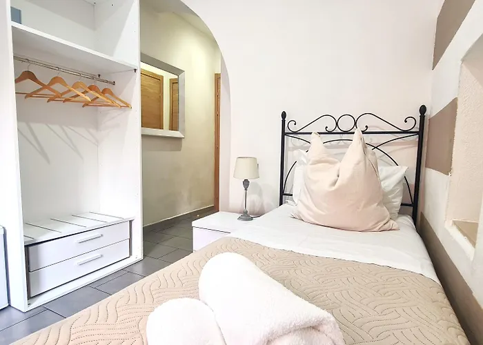 ゲストハウス アッフィッタカーメレ ルナーマル 4*