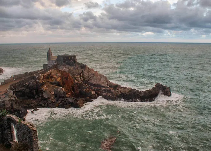 ゲストハウス アッフィッタカーメレ ルナーマル ラ・スペツィア