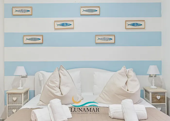 アッフィッタカーメレ ルナーマル ゲストハウス ラ・スペツィア