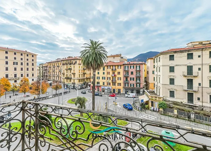 アッフィッタカーメレ ルナーマル ラ・スペツィア