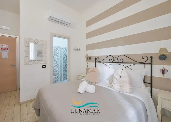 アッフィッタカーメレ ルナーマル ゲストハウス ラ・スペツィア