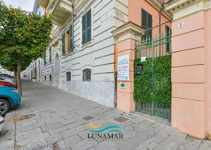 アッフィッタカーメレ ルナーマル ラ・スペツィア