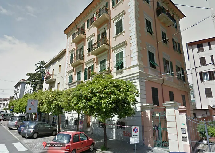 アッフィッタカーメレ ルナーマル ラ・スペツィア