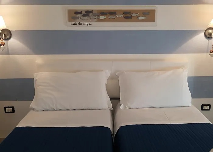 ゲストハウス アッフィッタカーメレ ルナーマル ラ・スペツィア